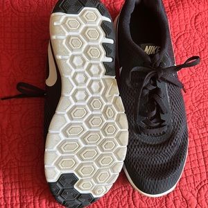 Women’s Black/White Nike Sneakers